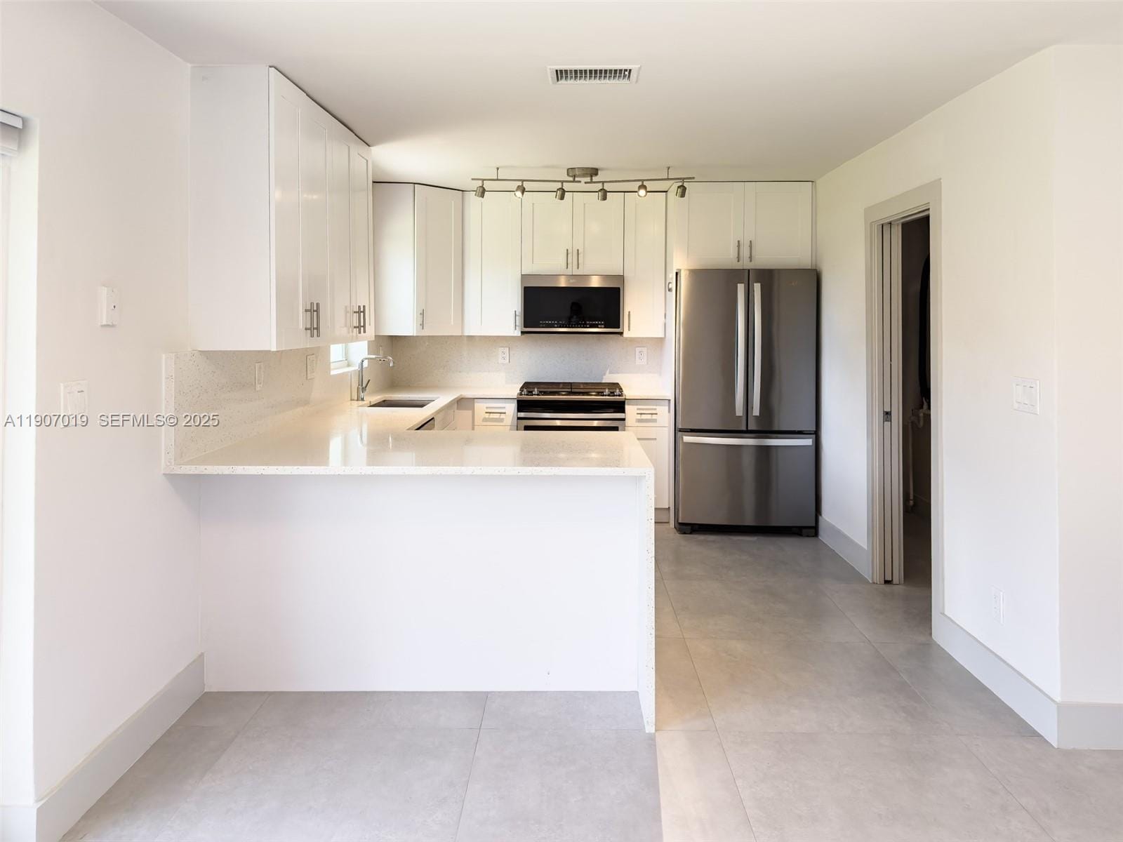 1630 NE 34th Court — photo 6