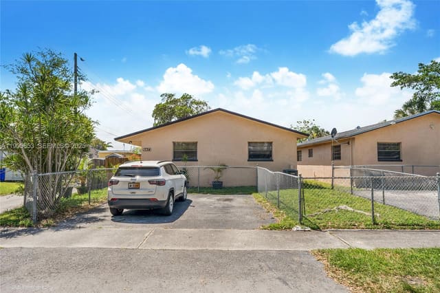 1734 N 16th Court, St James Park Northeast P, Hollywood, FL