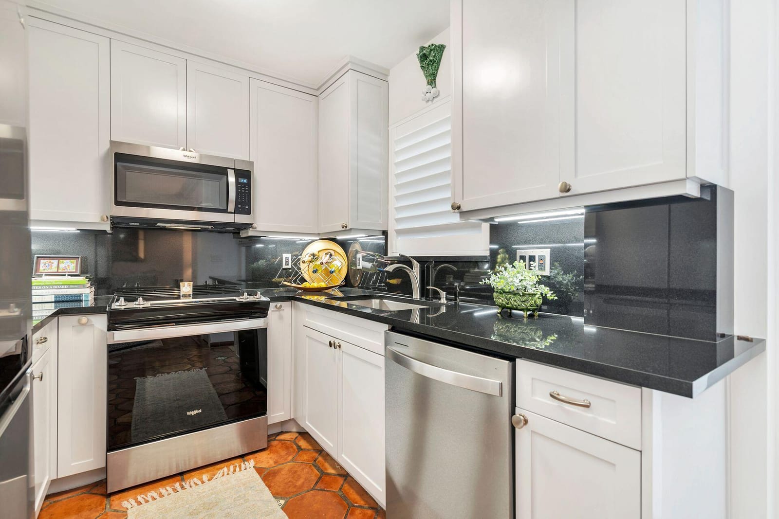 401 Peruvian Avenue 1040 — photo 8