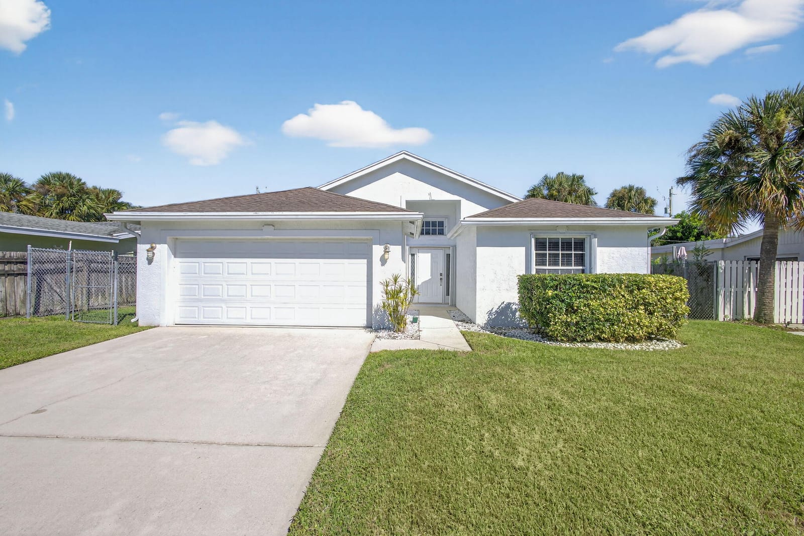 554 Riverside Drive, Palm Beach Gardens, FL 33410