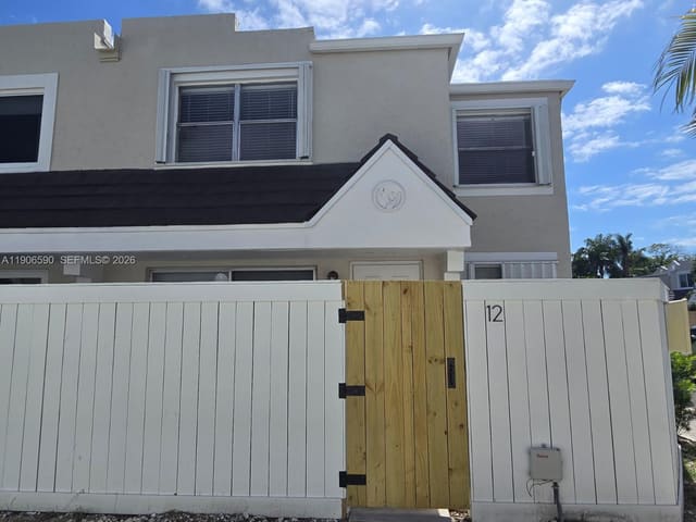 6825 SW 45th Lane 12, Miami, FL 33155