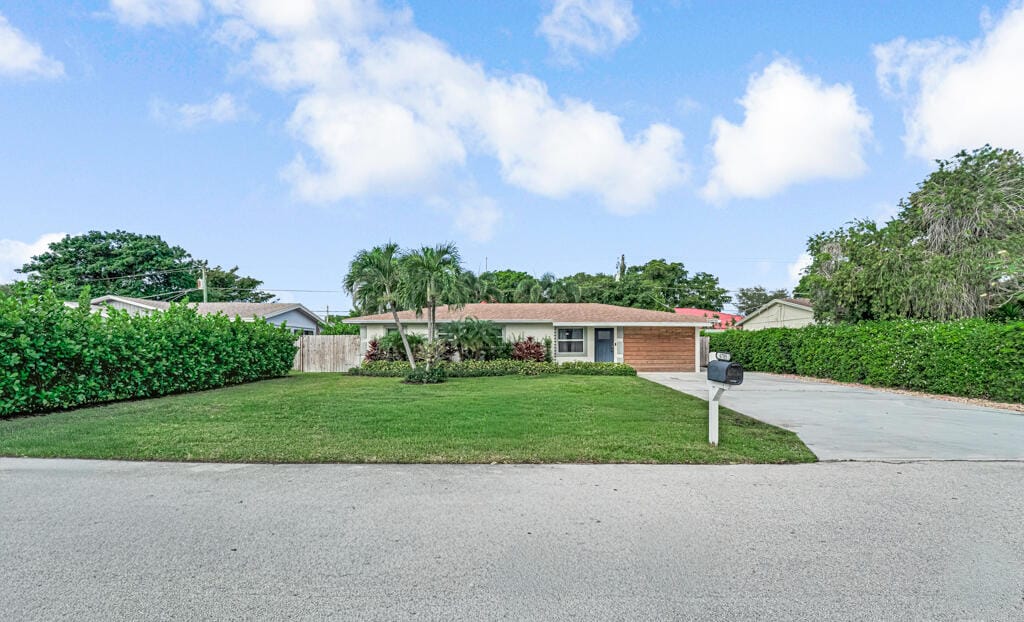 6705 Massachusetts Drive, Lake Worth, FL 33462 photo 3