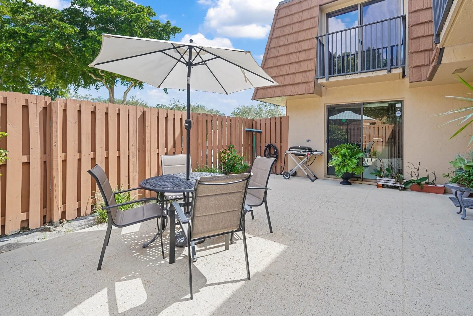2522 Camelot Court — photo 3