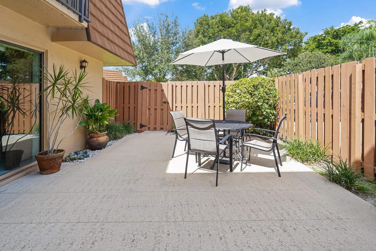 2522 Camelot Court — photo 4