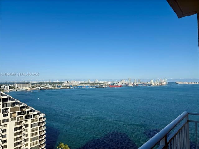 770 Claughton Island Drive PH-21, Miami, FL 33131