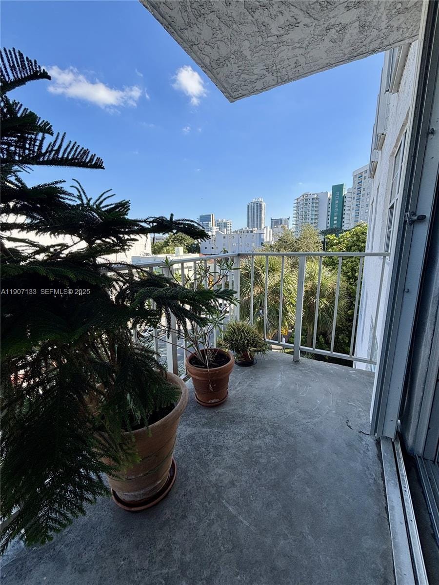 6801 Indian Creek Drive 402 — photo 4