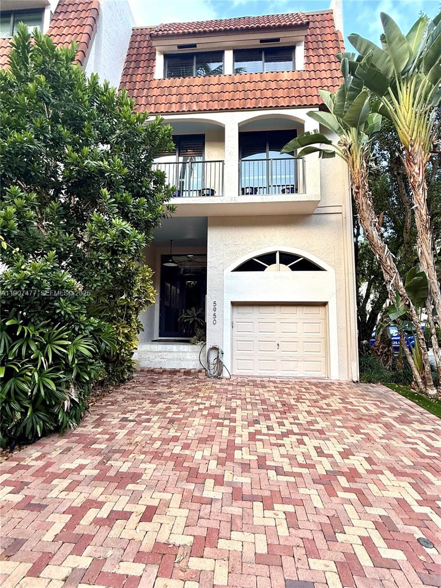 5950 Paradise Point Drive, Palmetto Bay, FL 33157 photo 2