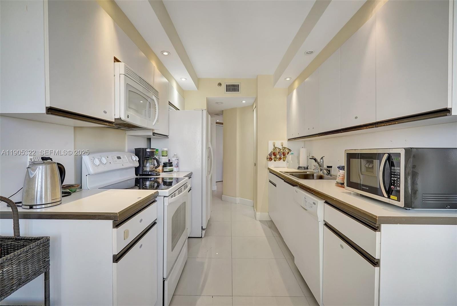 1000 Island Boulevard 2004, Aventura, FL 33160 photo 11