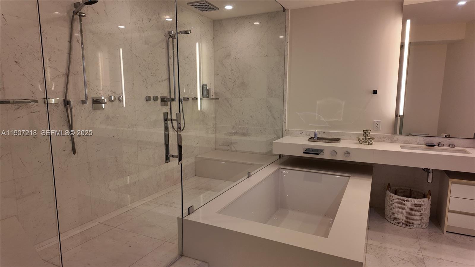 18555 Collins Avenue 905 — photo 11