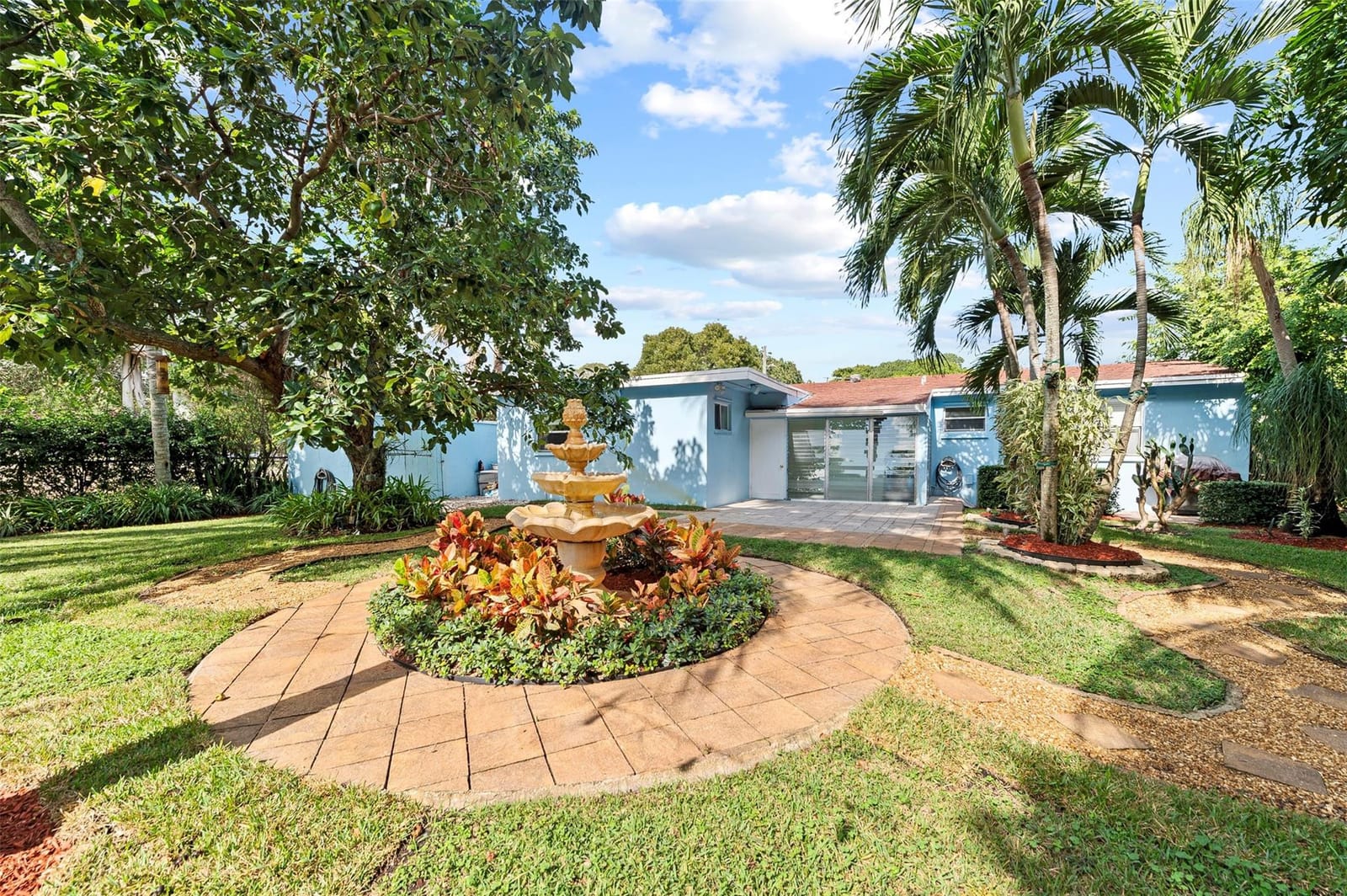 946 Alamanda Road — photo 4