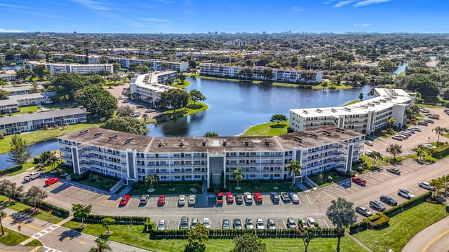 4102 Oakridge V, sold in Oakridge T Condo, Deerfield Beach, FL