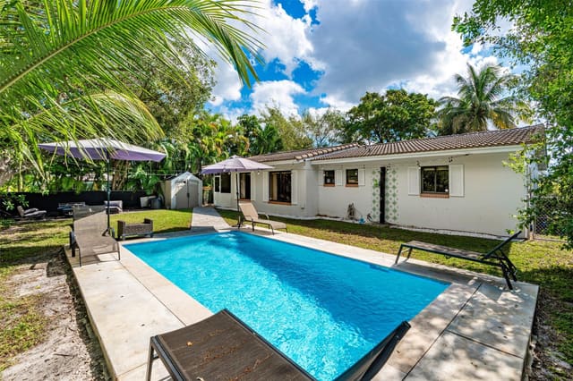 7509 NW 40th Place, sold in The Dells 64-40 B, Coral Springs, FL