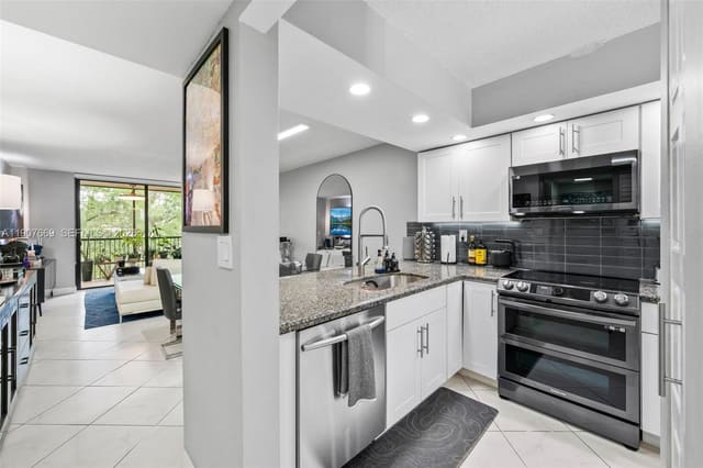 6800 Cypress Road 513, sold in Royal Palm At Plantation, Plantation, FL