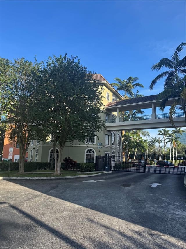 1610 Presidential Way 307, sold in Park Place Condo, West Palm Beach, FL