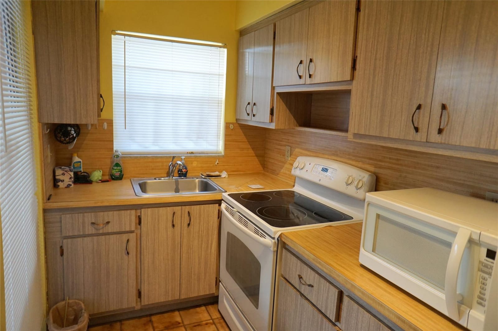 160 NE 8th Avenue 25 B, Hallandale Beach, FL 33009 photo 19