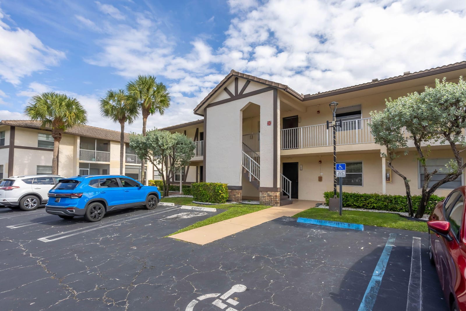 2423 NW 89th Drive 102, Coral Springs, FL 33065