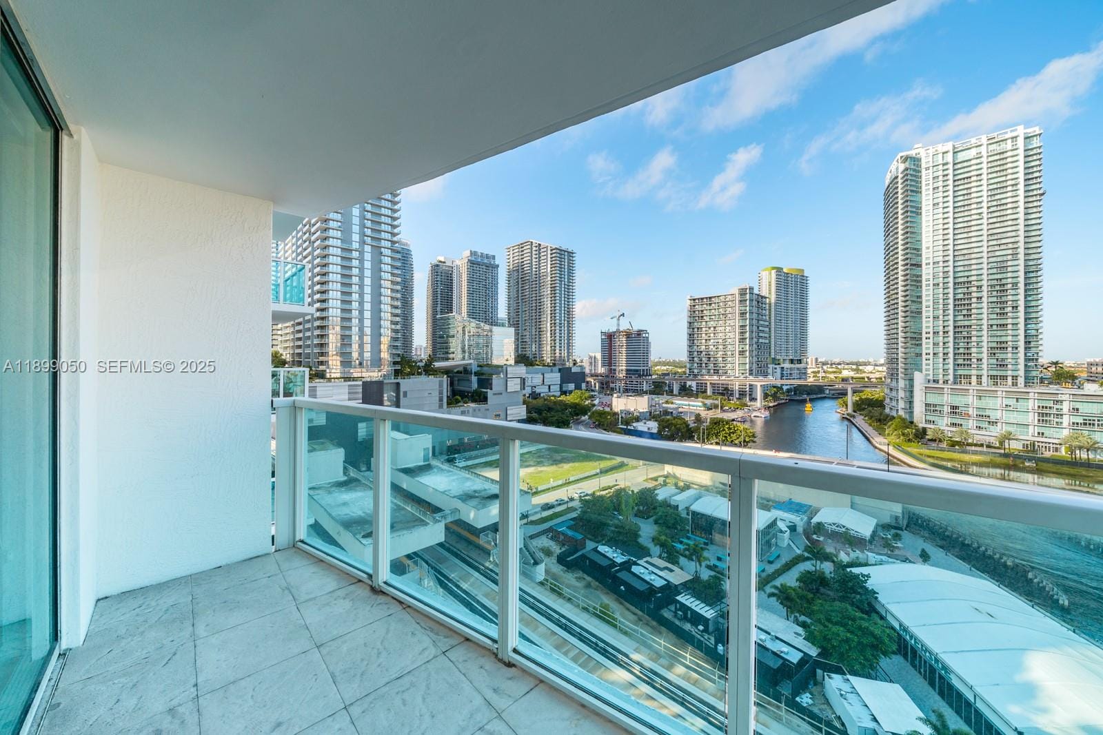 31 SE 5th Street 1507, Miami, FL 33131 photo 2