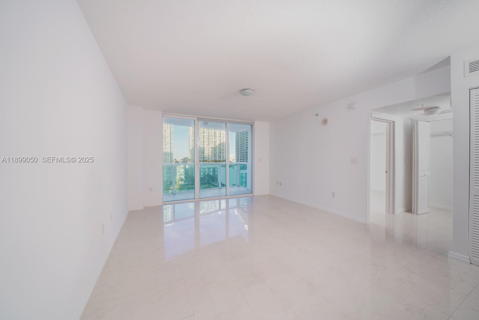 31 SE 5th Street 1507, Miami, FL 33131 photo 3