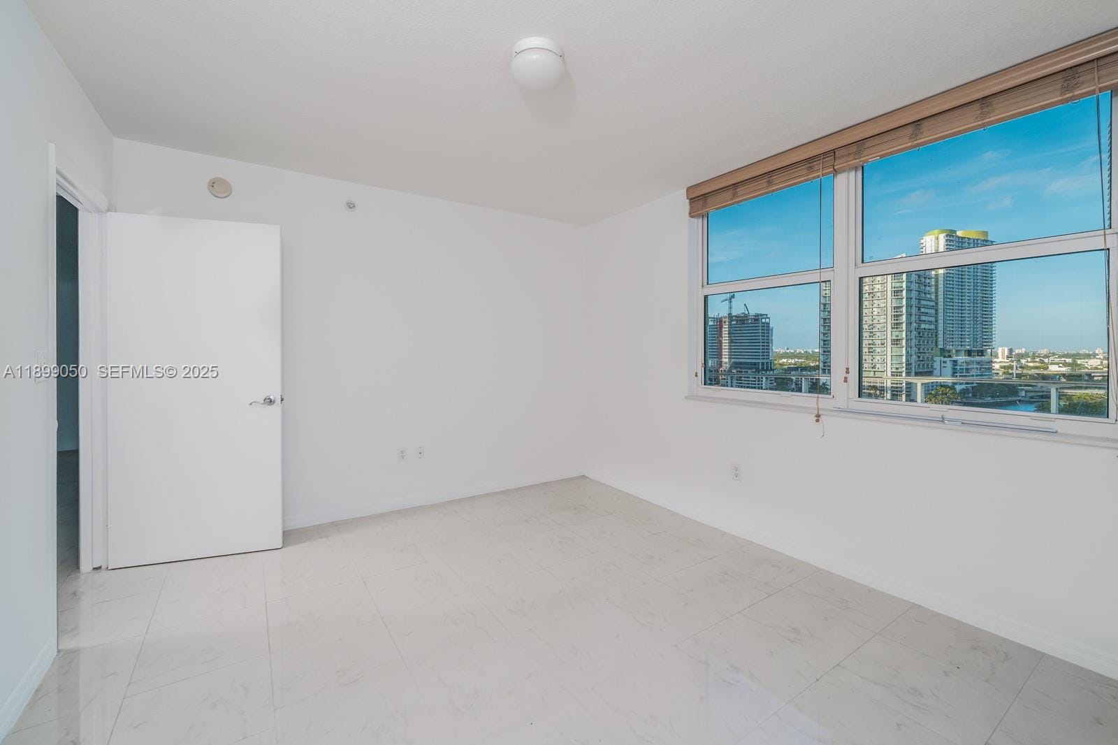 31 SE 5th Street 1507, Miami, FL 33131 photo 5