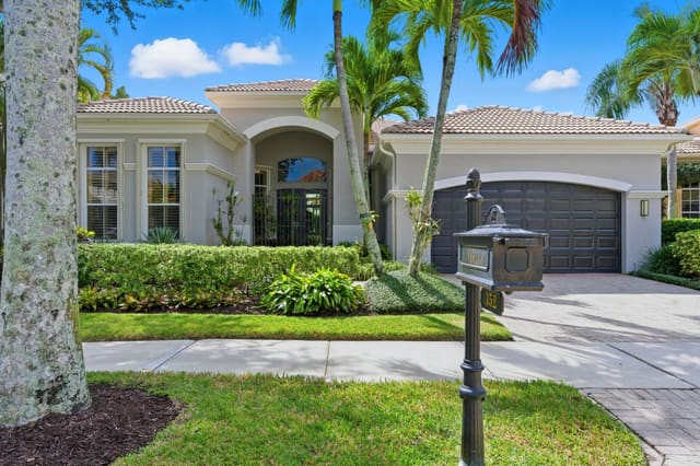352 Vizcaya Drive, sold in Mirasol Pars H And I, Palm Beach Gardens, FL