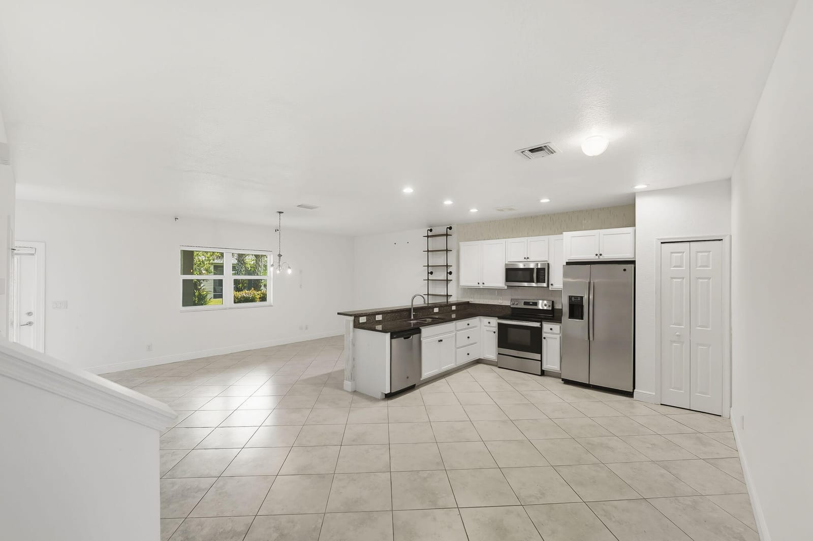 956 NE Trailside Run — photo 4