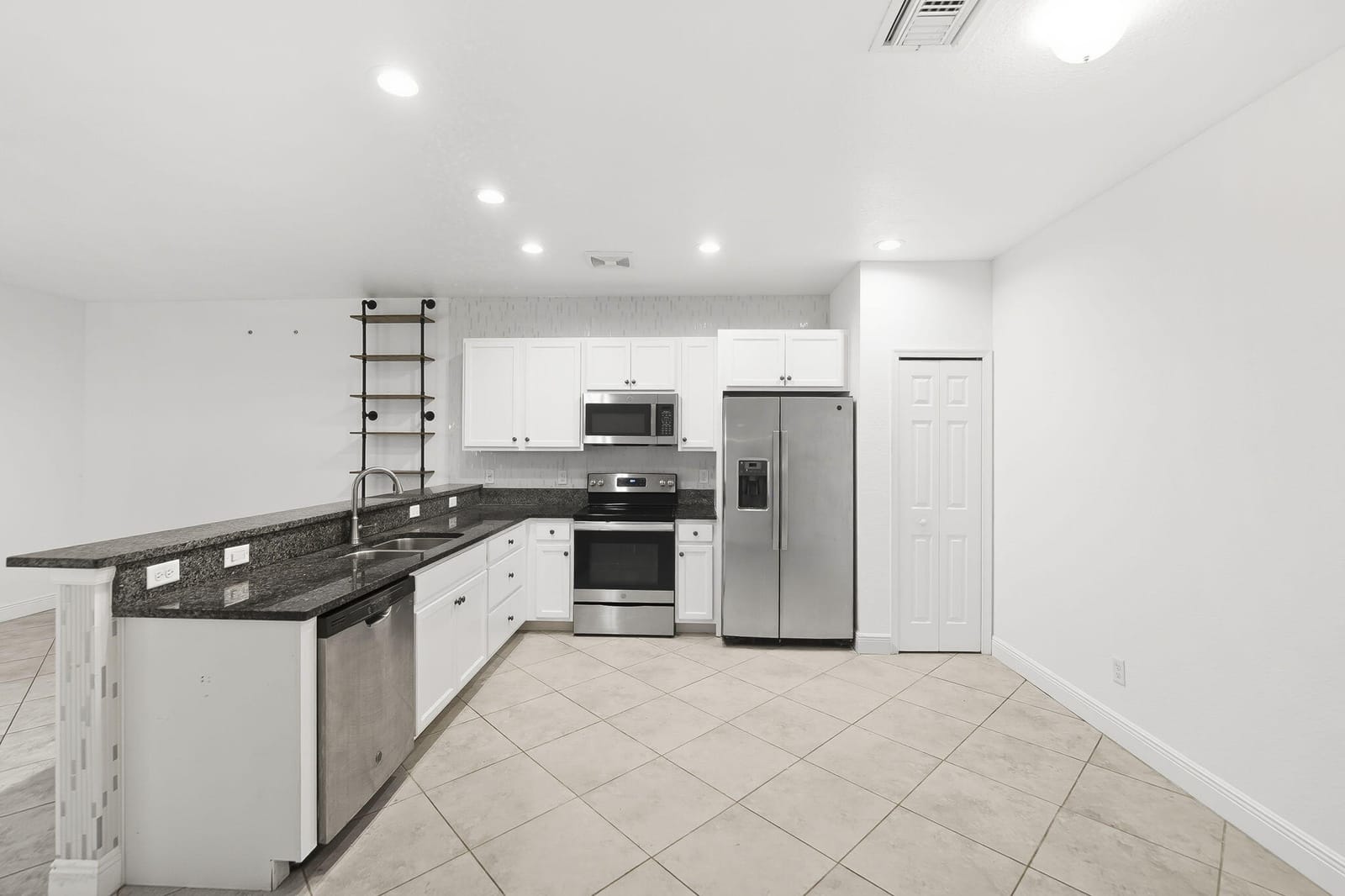 956 NE Trailside Run — photo 6