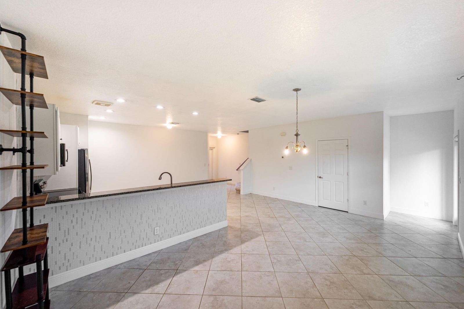 956 NE Trailside Run — photo 10