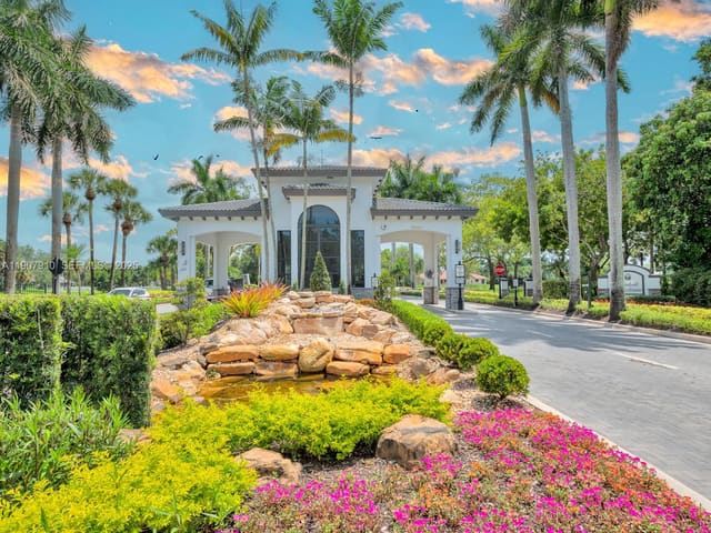2710 Walkers Way, Weston, FL 33331
