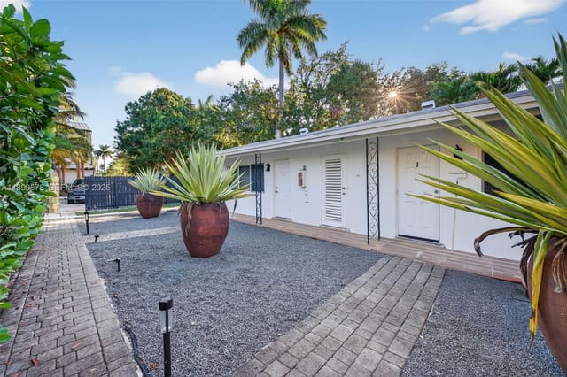 1004 W Las Olas Boulevard, sold in Waverly Place, Fort Lauderdale, FL