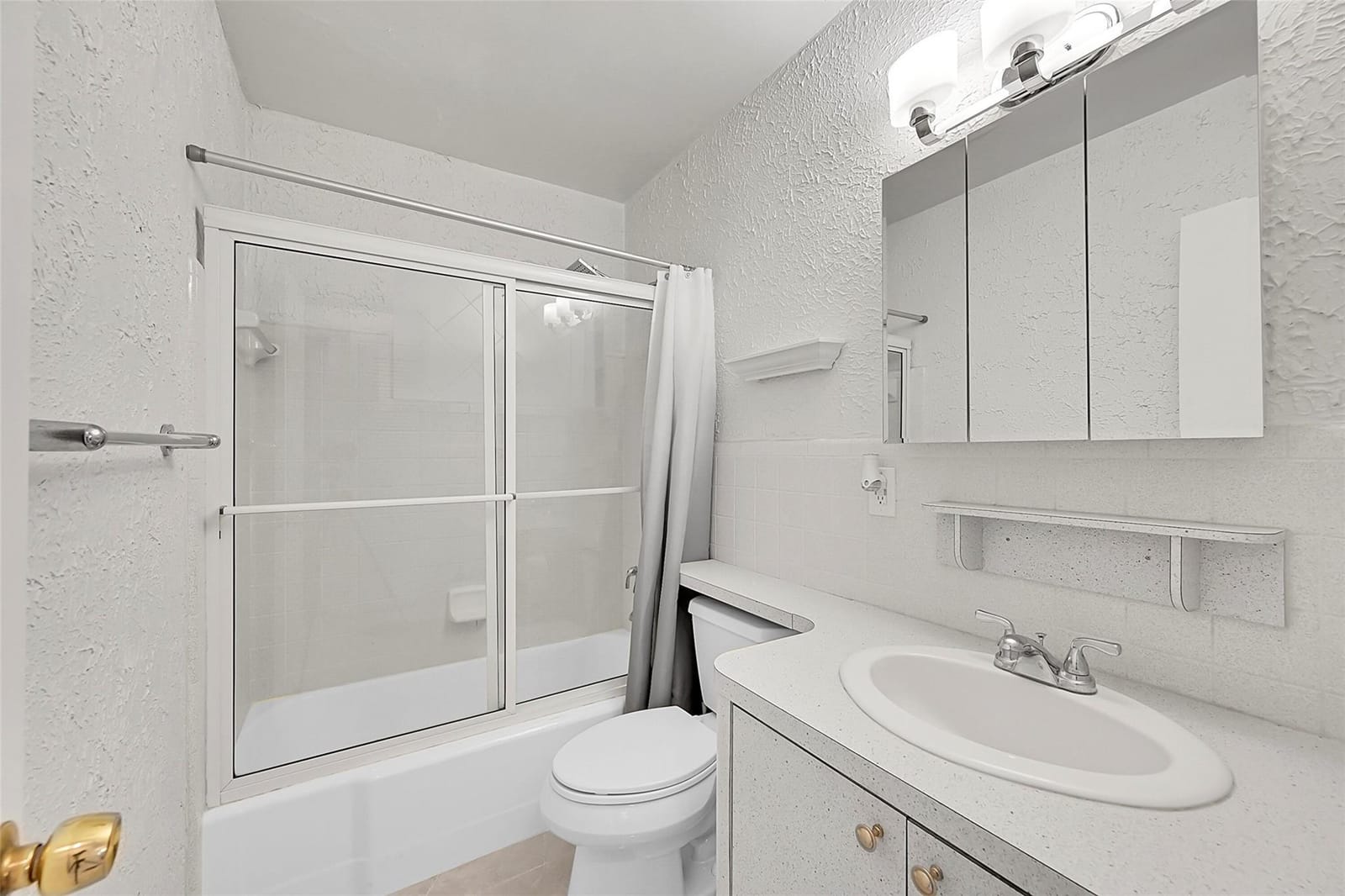 4230 NW 12th Street — photo 10