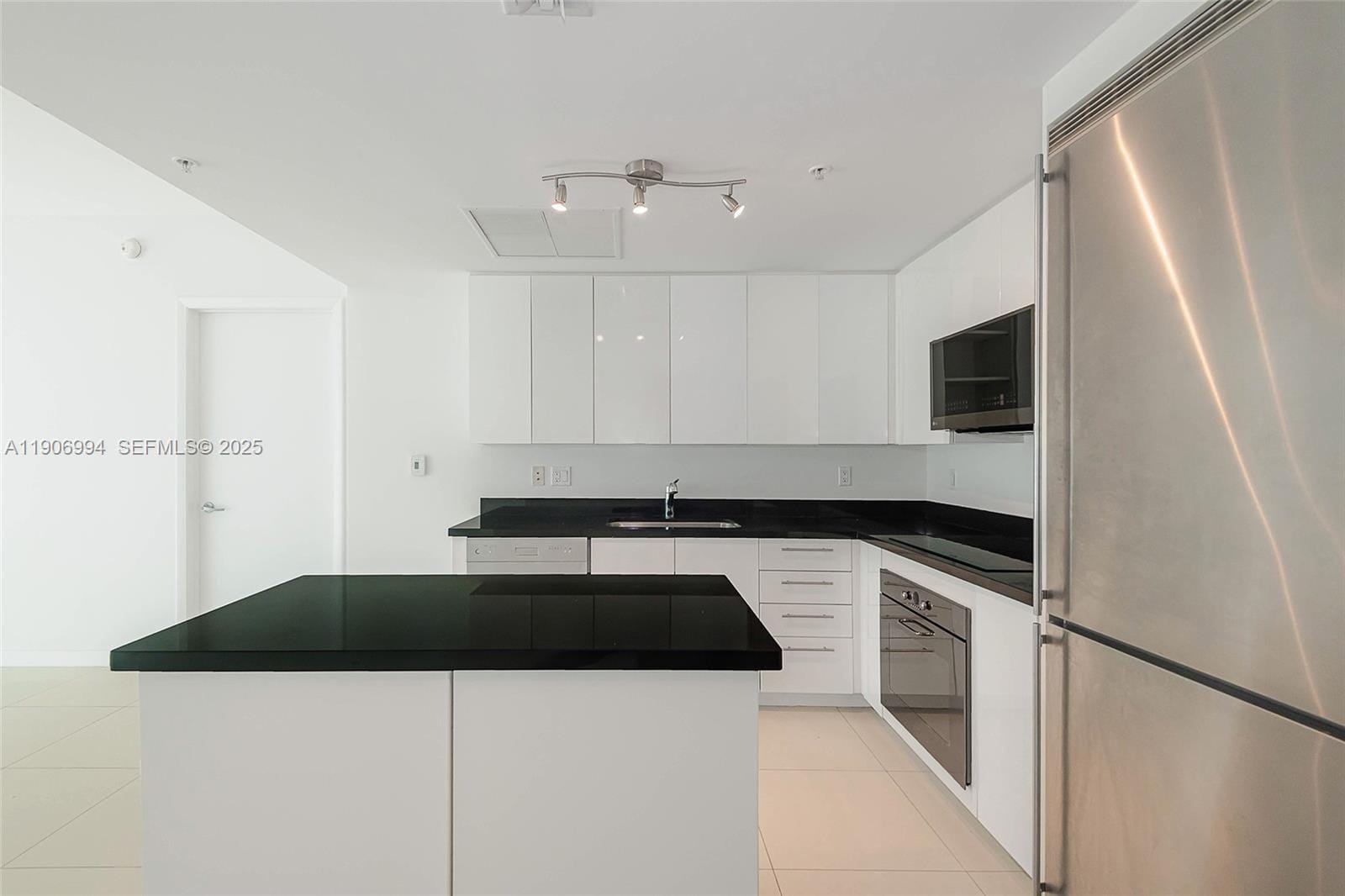92 SW 3rd Street 3503 — photo 10