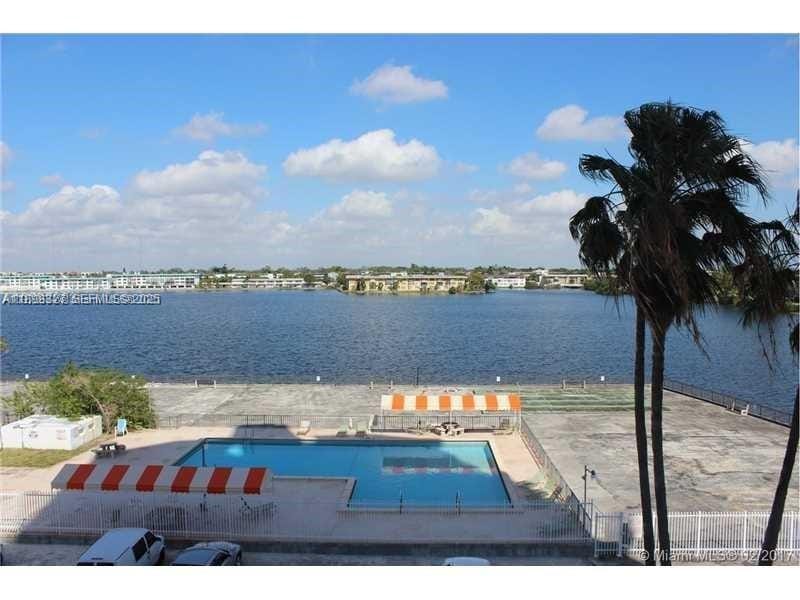 1351 NE Miami Gardens Drive 1404E — photo 2