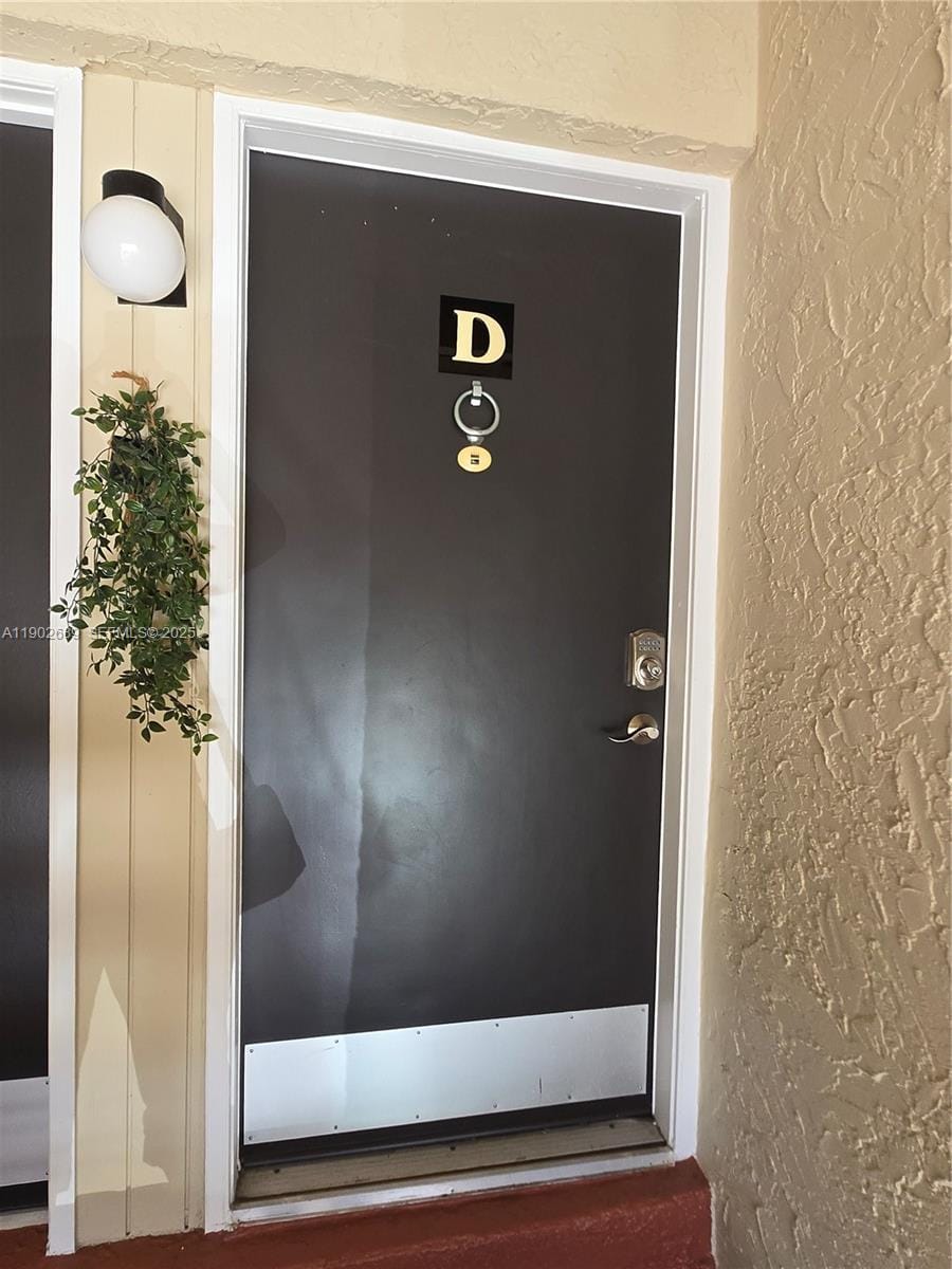 5242 NE 6th Ave, Building D 27, Oakland Park, FL 33334 - photo 1 of 30