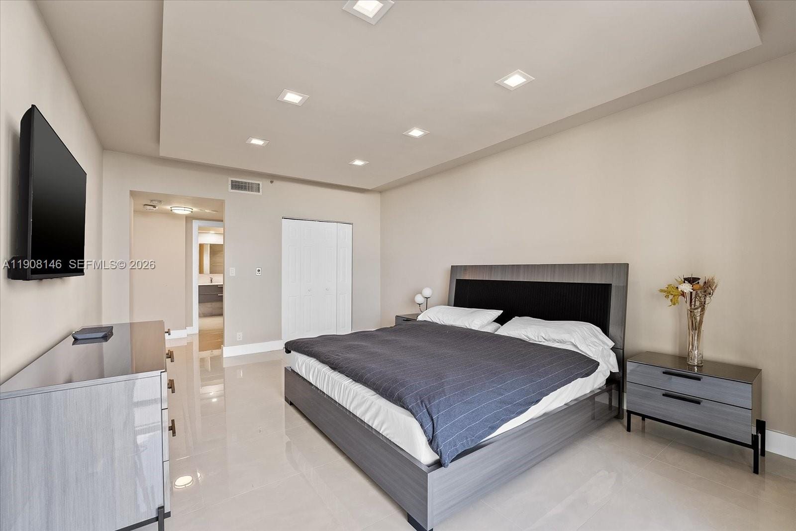 20281 E Country Club Drive 304, Aventura, FL 33180 photo 12