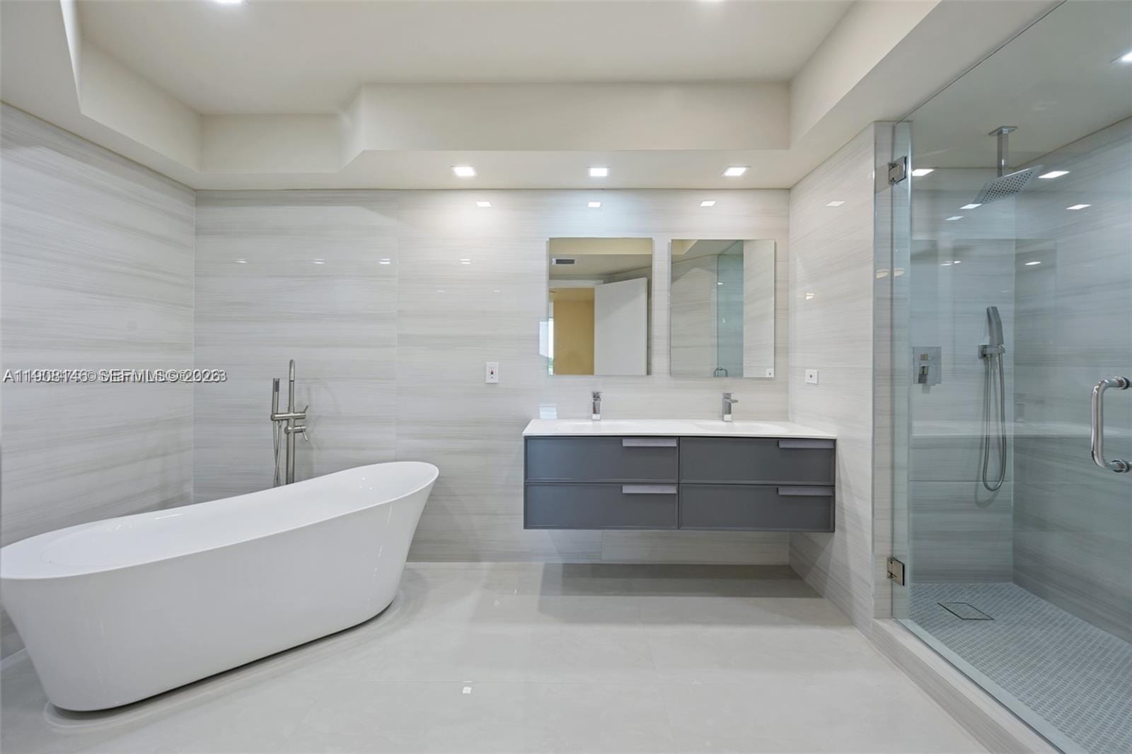 20281 E Country Club Drive 304, Aventura, FL 33180 photo 13