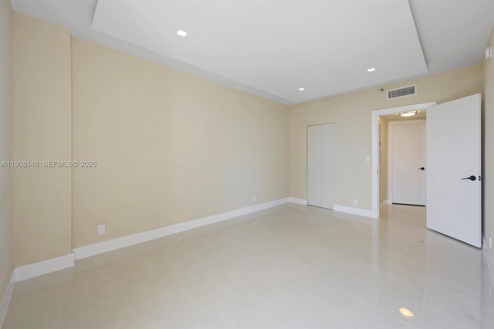 20281 E Country Club Drive 304, Aventura, FL 33180 photo 18
