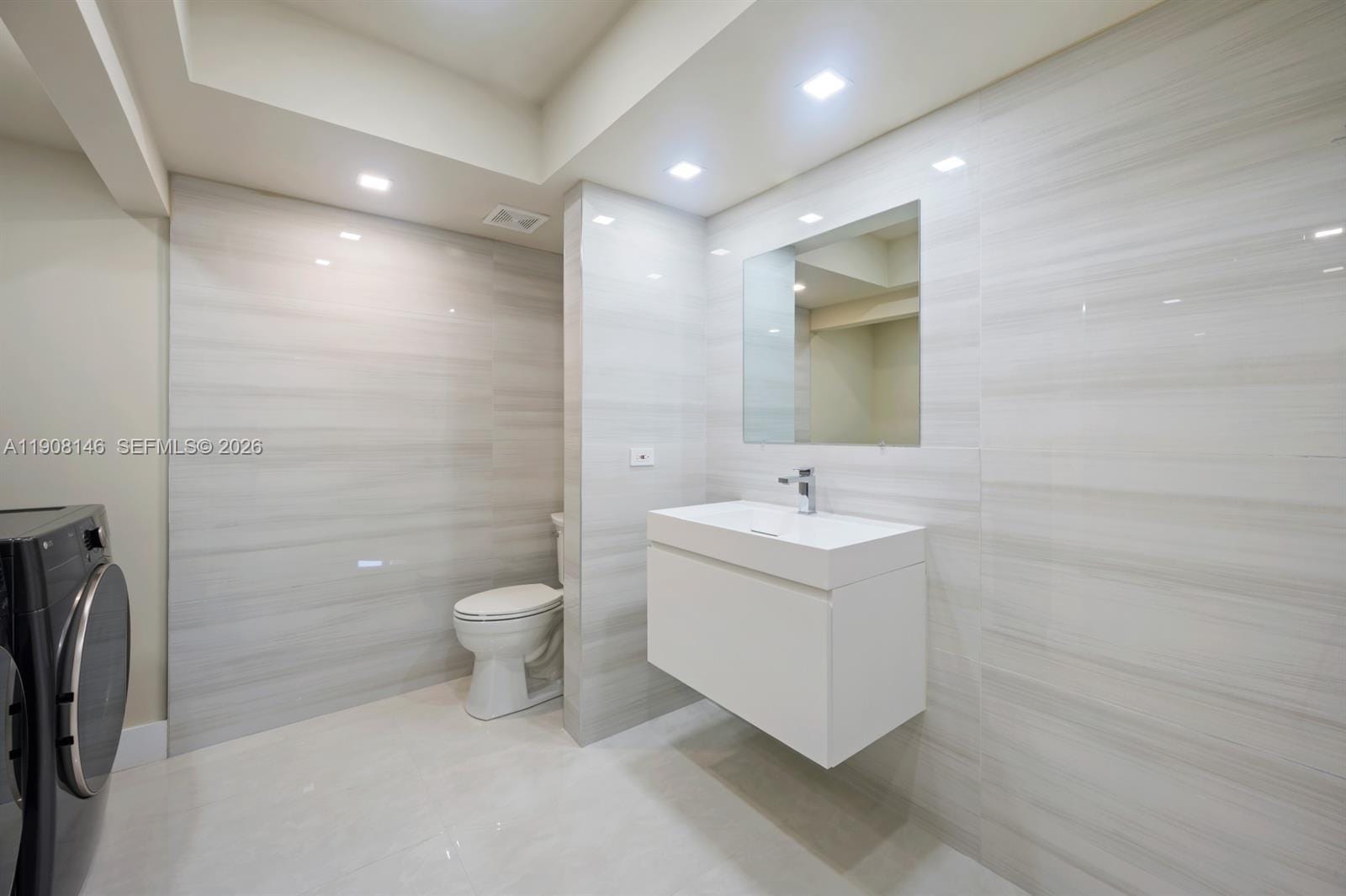 20281 E Country Club Drive 304, Aventura, FL 33180 photo 21