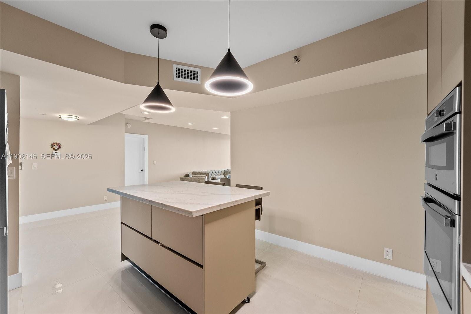 20281 E Country Club Drive 304, Aventura, FL 33180 photo 7