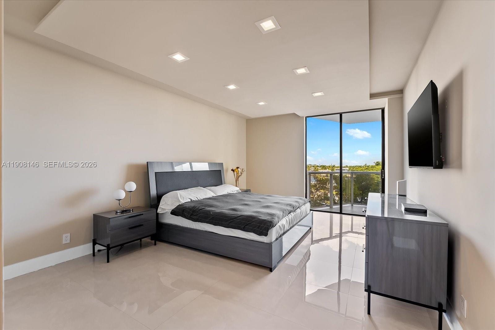 20281 E Country Club Drive 304, Aventura, FL 33180 photo 8