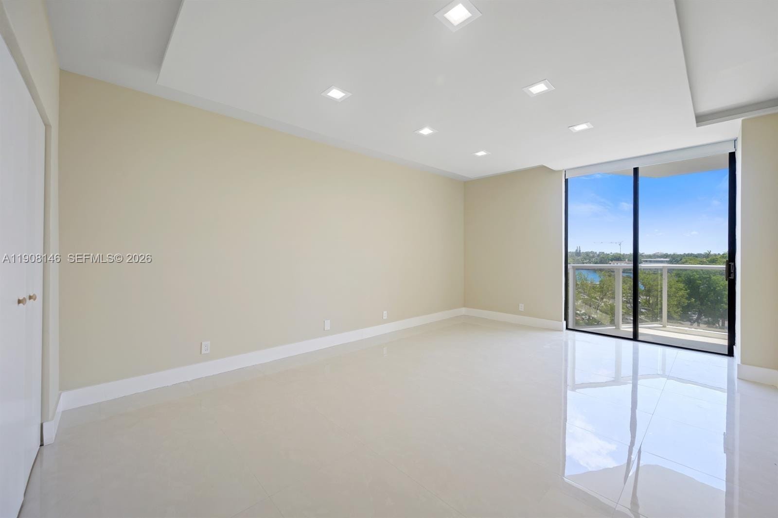 20281 E Country Club Drive 304, Aventura, FL 33180 photo 10