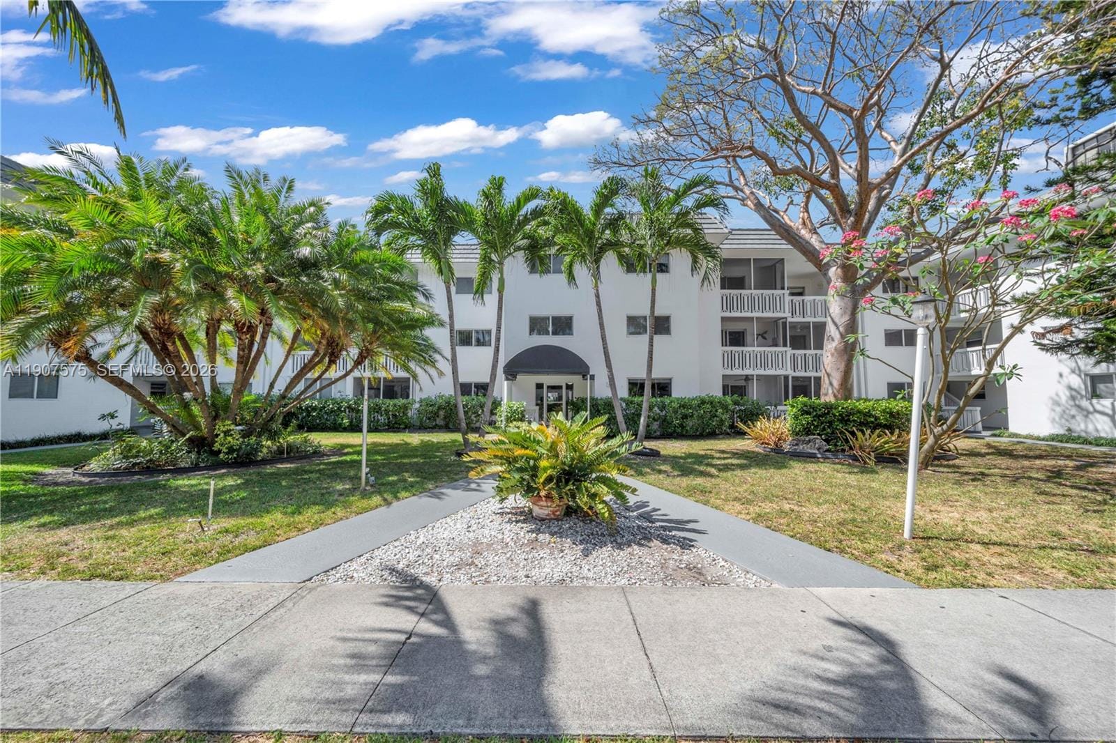 200 Galen Drive 308, Key Biscayne, FL 33149