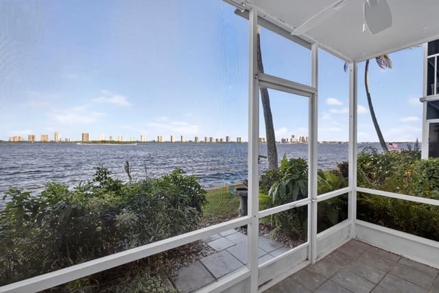100 Doolen Court 102, sold in Lake Colony Apts One Inc, North Palm Beach, FL