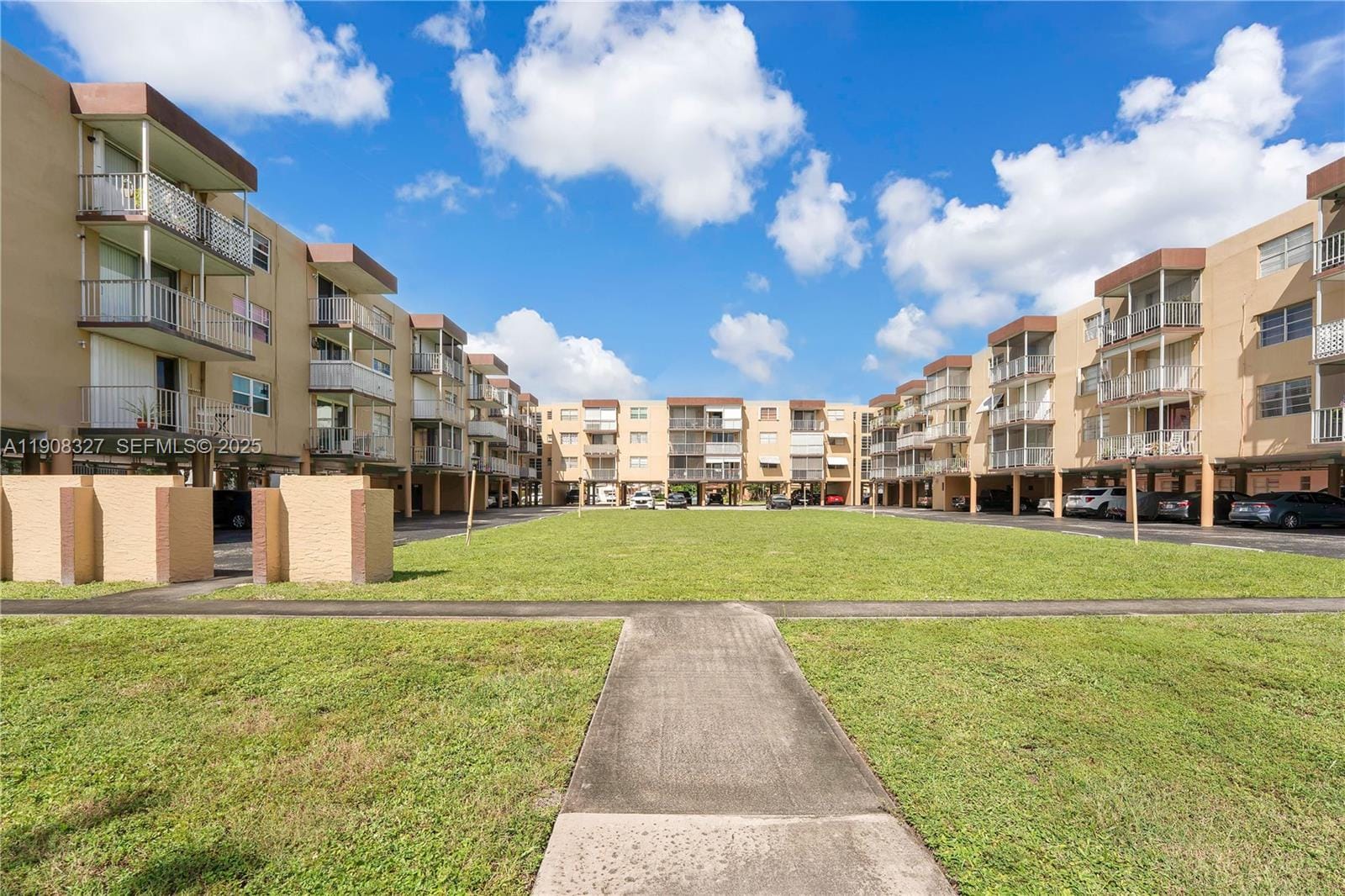 4320 Washington Street 416, Hollywood, FL 33021