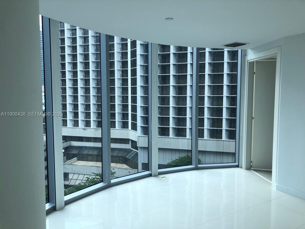 200 Biscayne Boulevard Way 902, Miami, FL 33131 photo 2