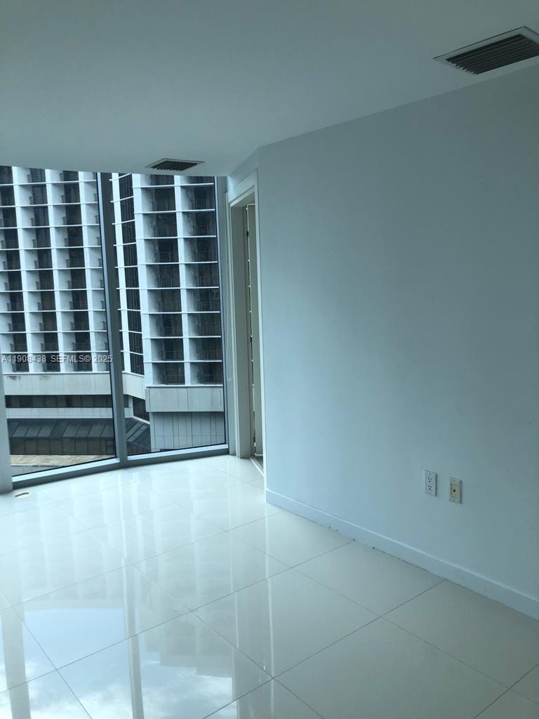 200 Biscayne Boulevard Way 902, Miami, FL 33131 photo 4