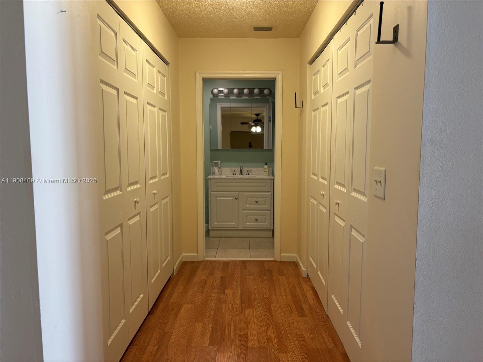 2050 SW 24th Circle — photo 3