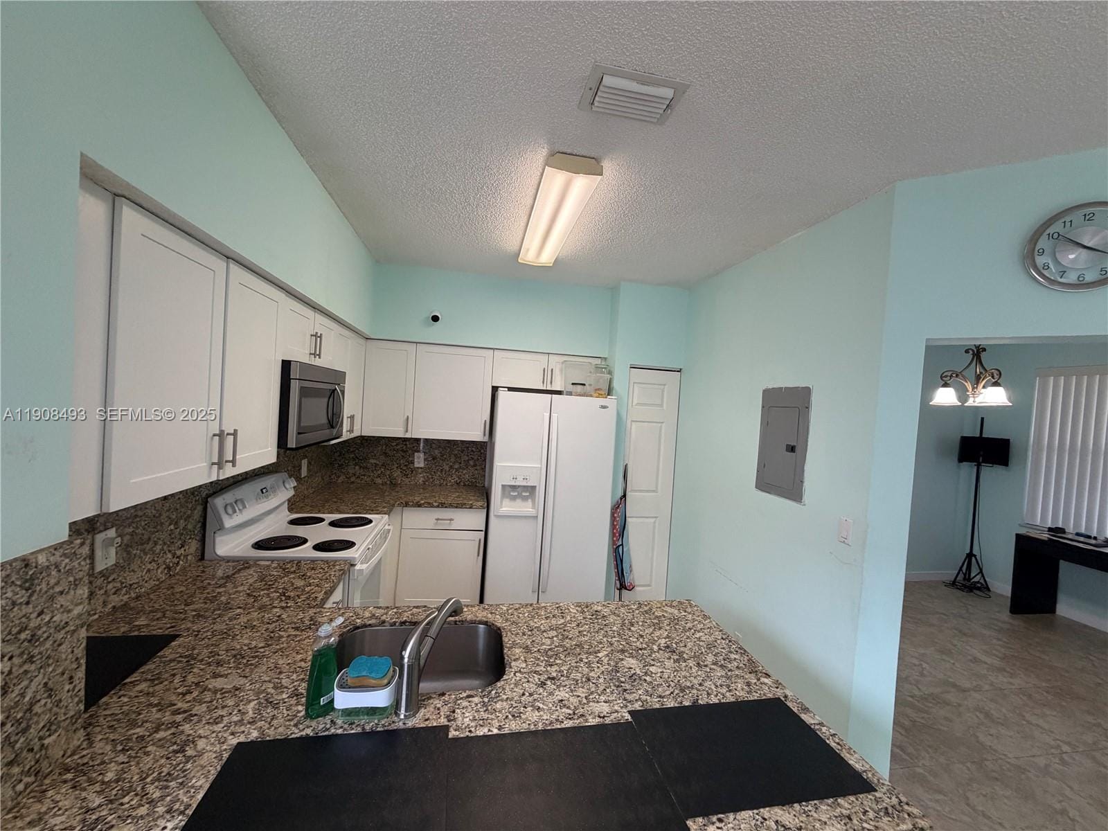 810 NE 212th Terrace 2, Miami, FL 33179 photo 12