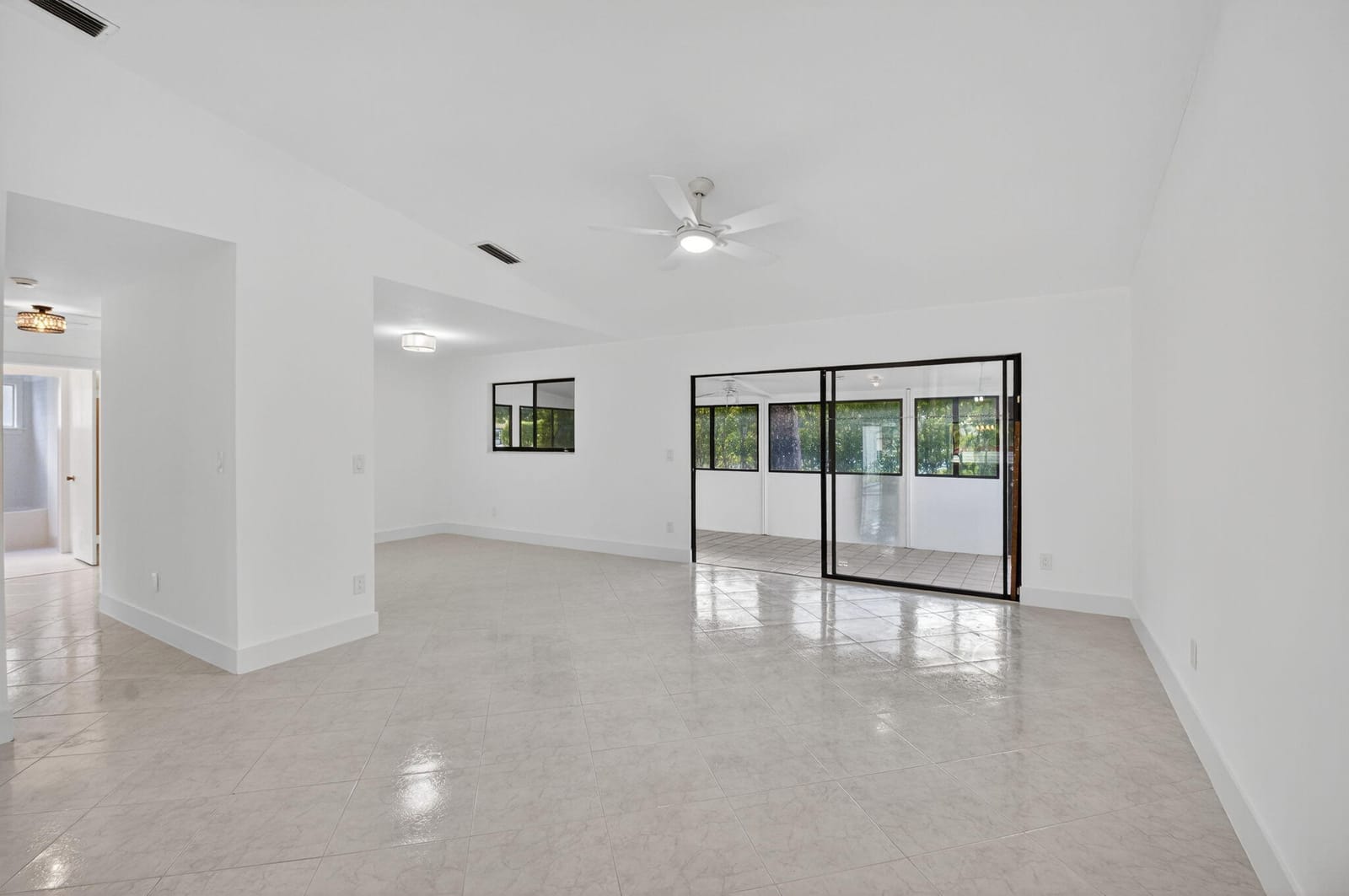 29 FAWLKLAND Circle — photo 12