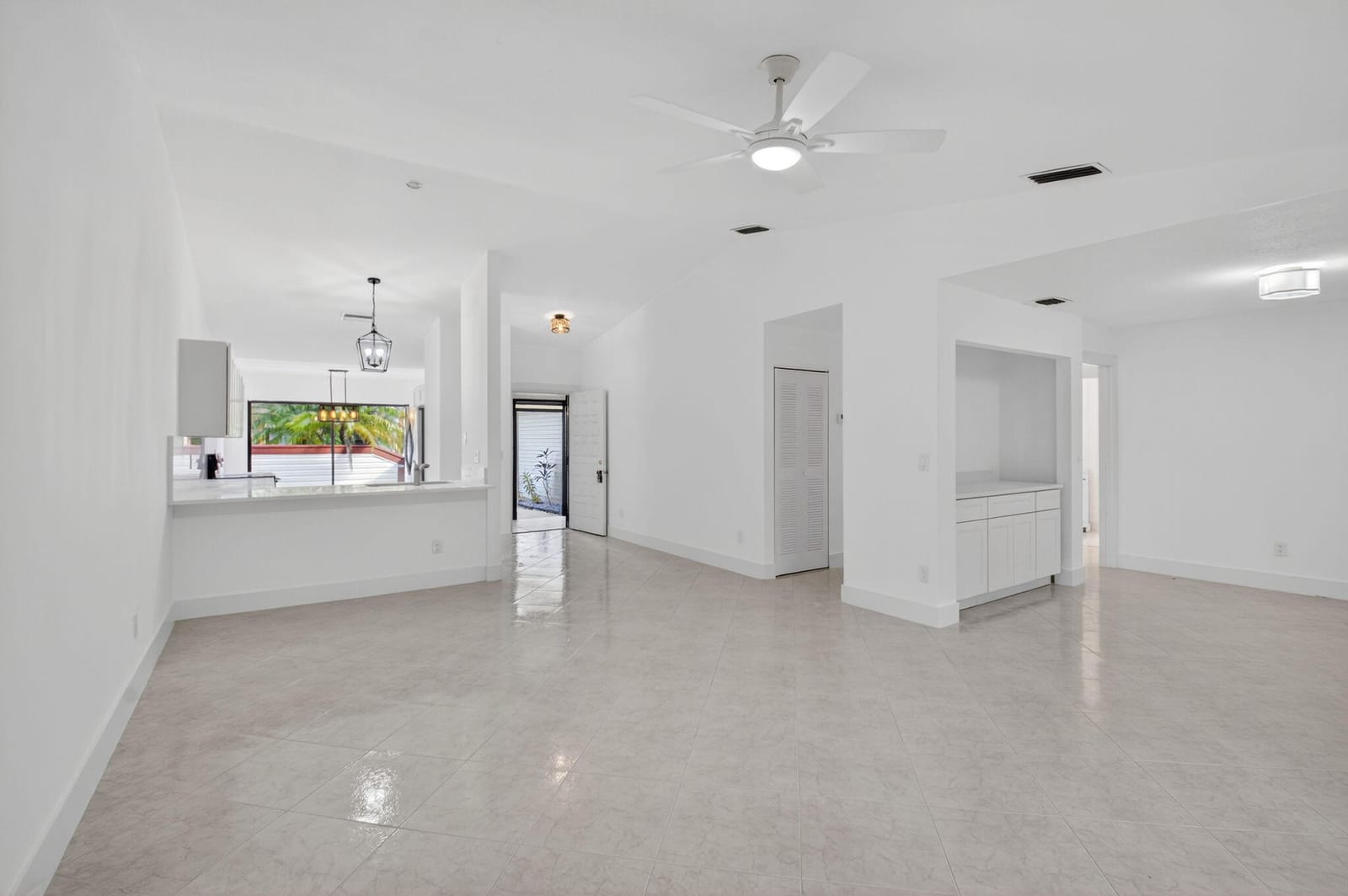 29 FAWLKLAND Circle, Boynton Beach, FL 33426 photo 13