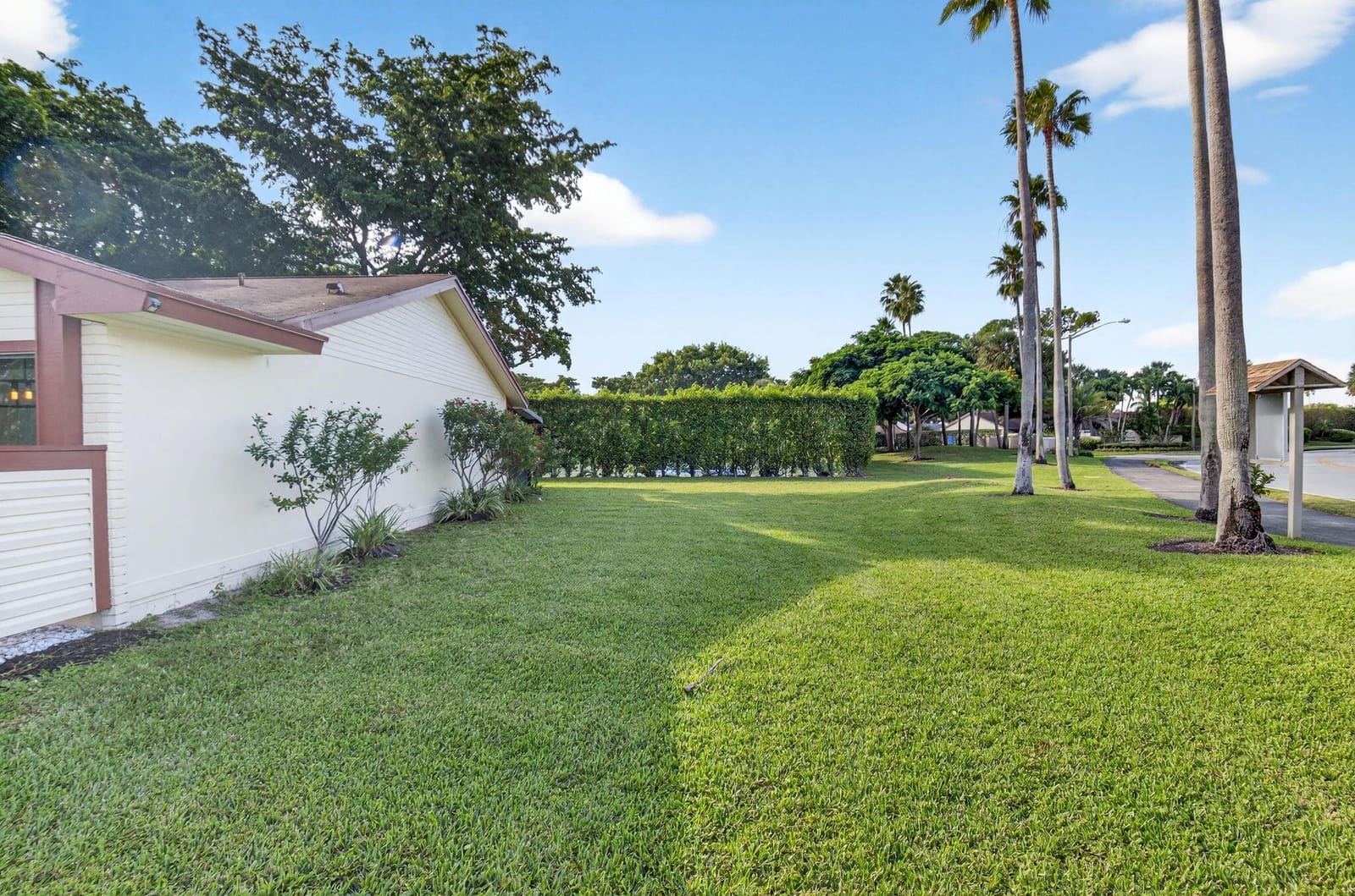 29 FAWLKLAND Circle, Boynton Beach, FL 33426 photo 22